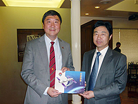 中大校長沈祖堯教授(左)與中國航天員科研訓練中心副主任白延強教授(右)會晤